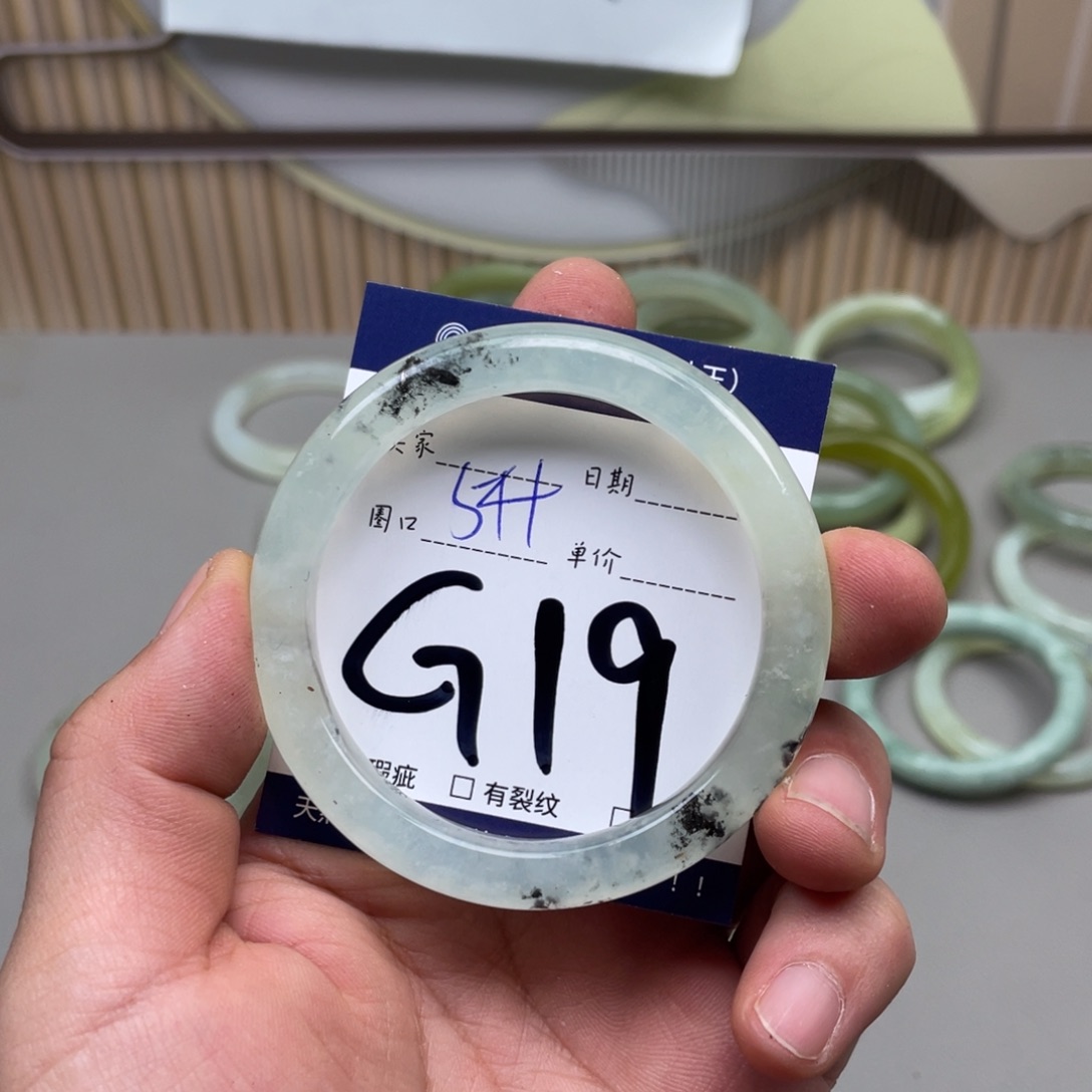 岫玉手镯手镯未镶嵌