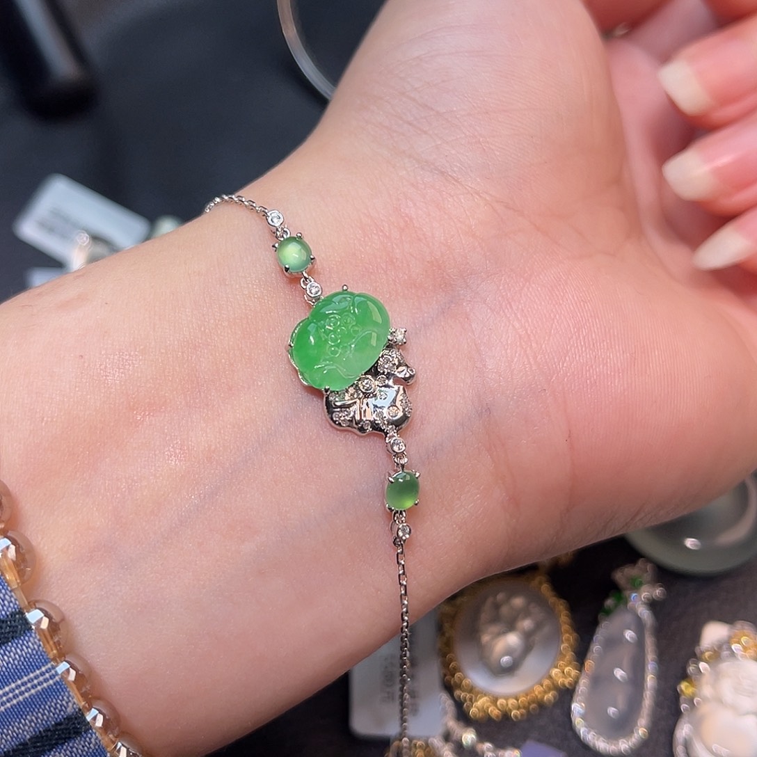 翡翠18K金镶嵌手链莲花