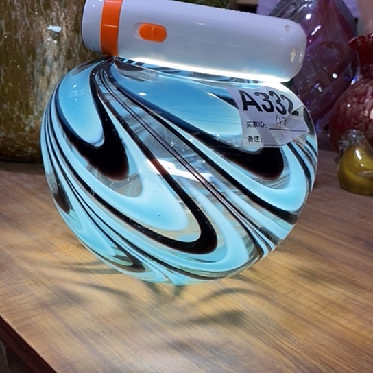 琉璃花瓶高15厘米口径10厘米