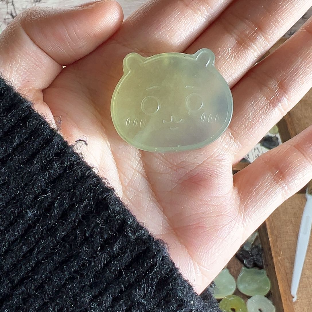 蛇纹石玉颈饰合金差**了