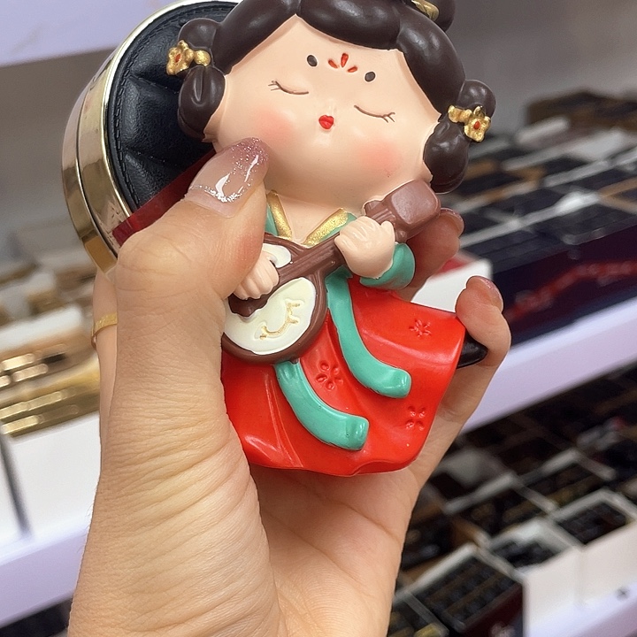 瓷片杨树林黑色皮革陶瓷娃娃