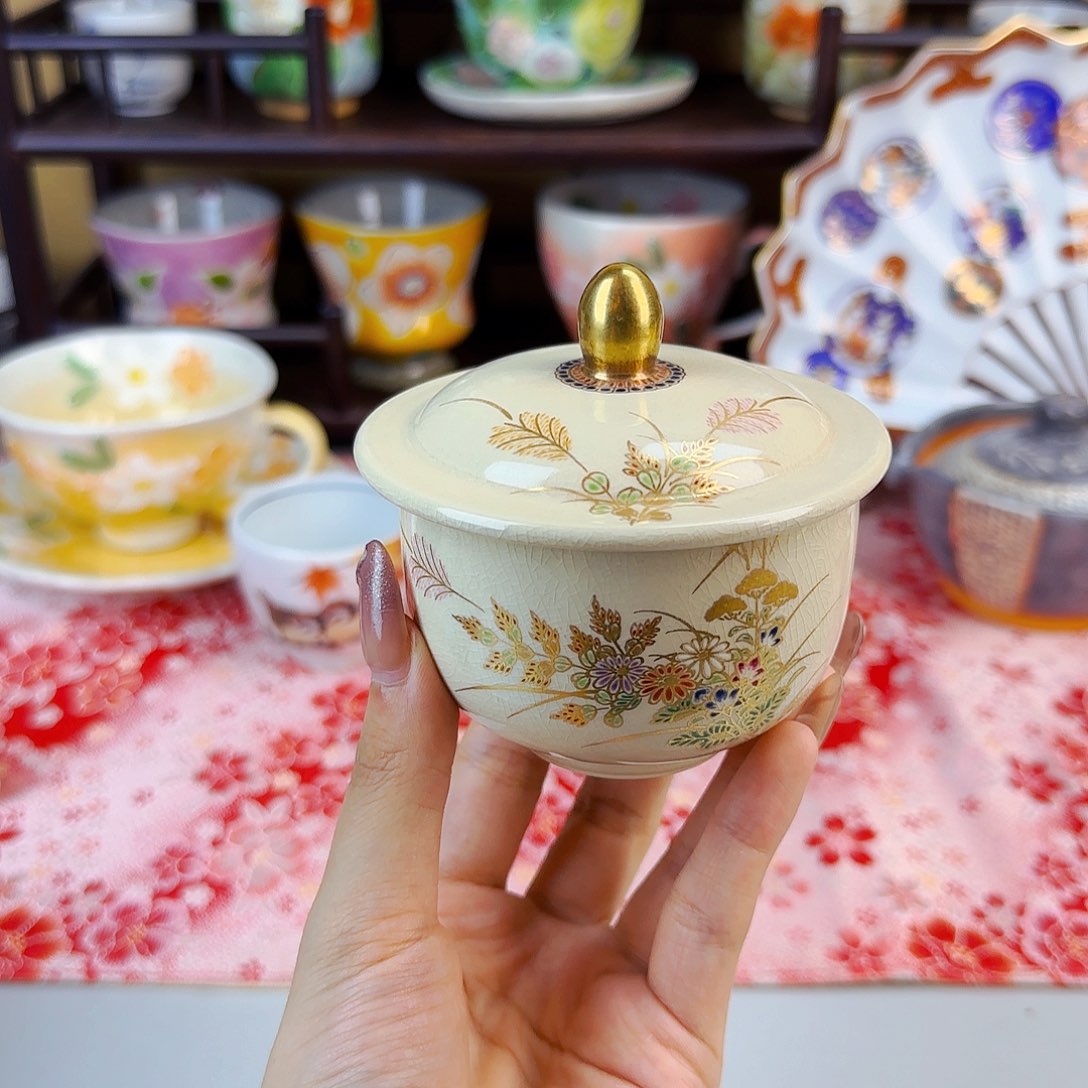 它家茶具瓷器好漂亮！