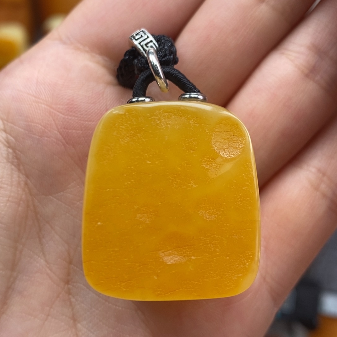 琥珀吊坠(赠链)未镶嵌