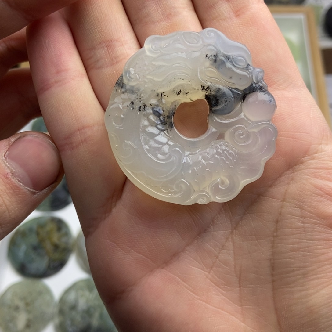 蛇纹石玉颈饰未镶嵌