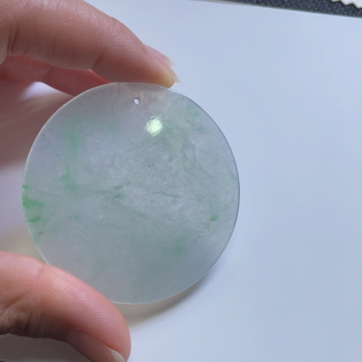 【闪购商品】翡翠颈饰未镶嵌飘绿无事圆牌