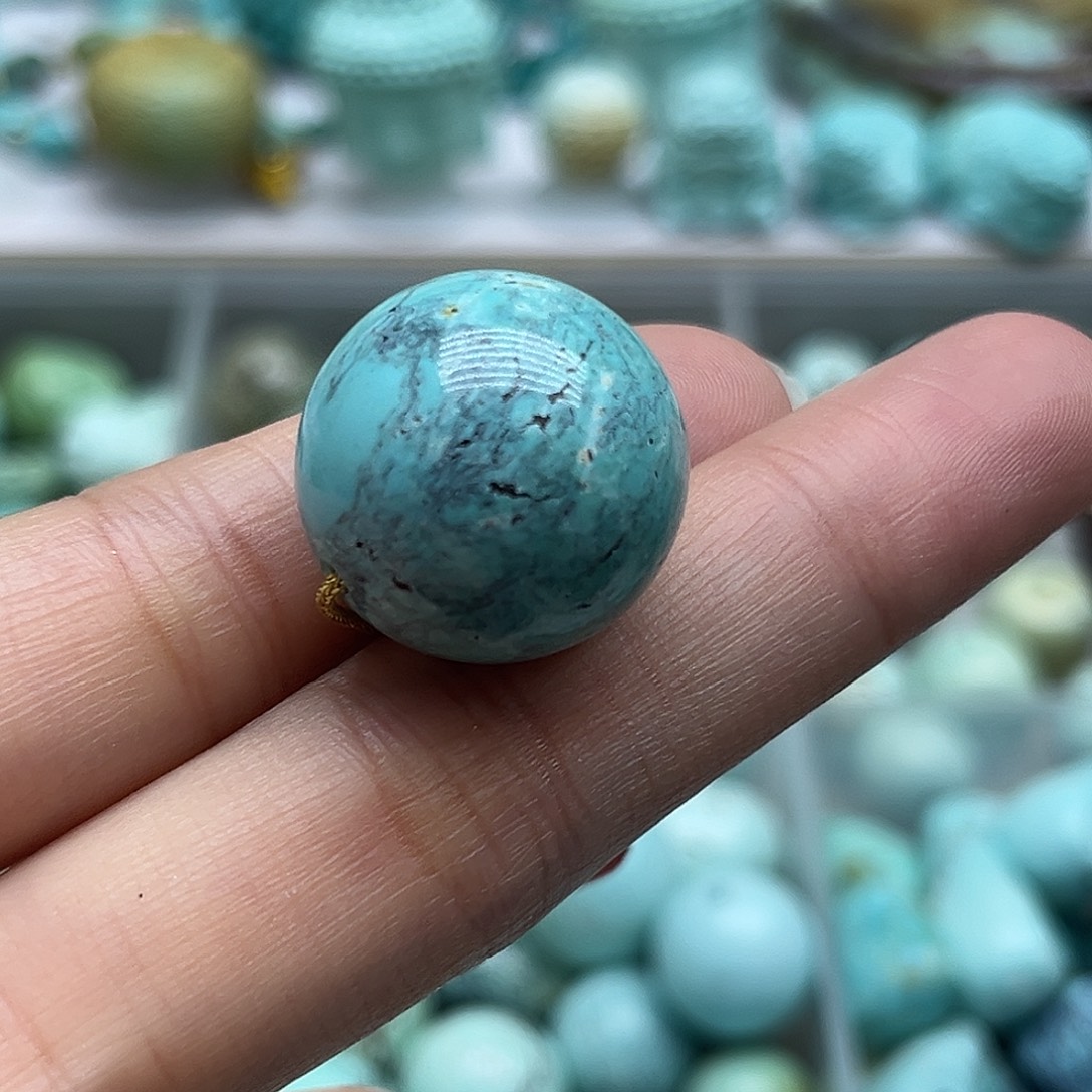 追***风绿松石未镶嵌珠宝奇石