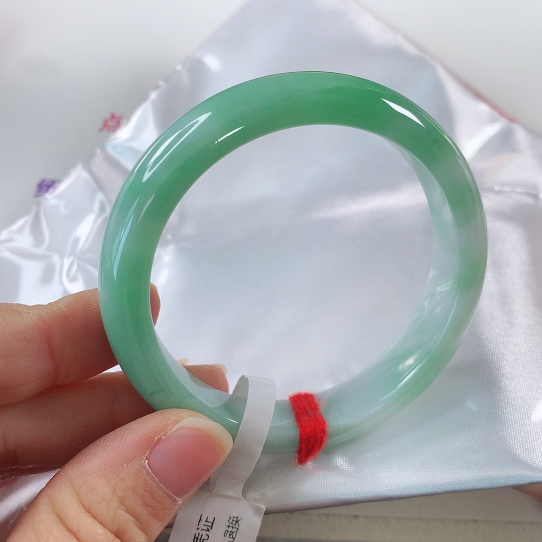 翡翠手镯未镶嵌 需包容纹裂 ①⑥⑧