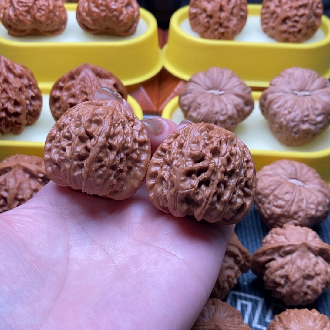 文玩核桃把件全品球白