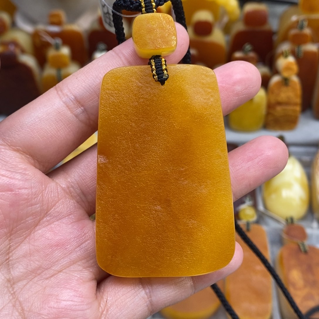 蜜蜡未镶嵌珠宝奇石