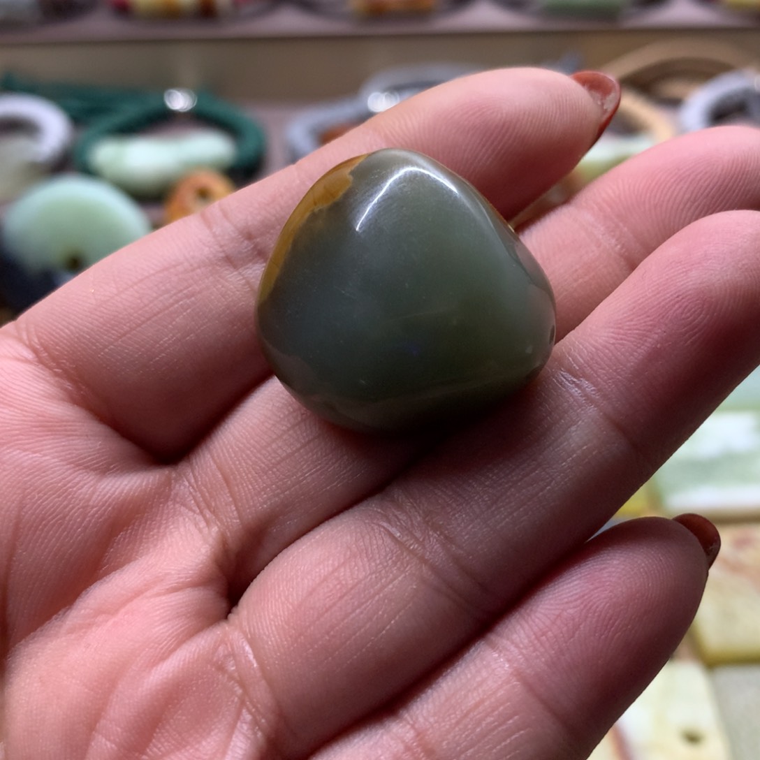 沐***琪蛇纹石玉合金颈饰