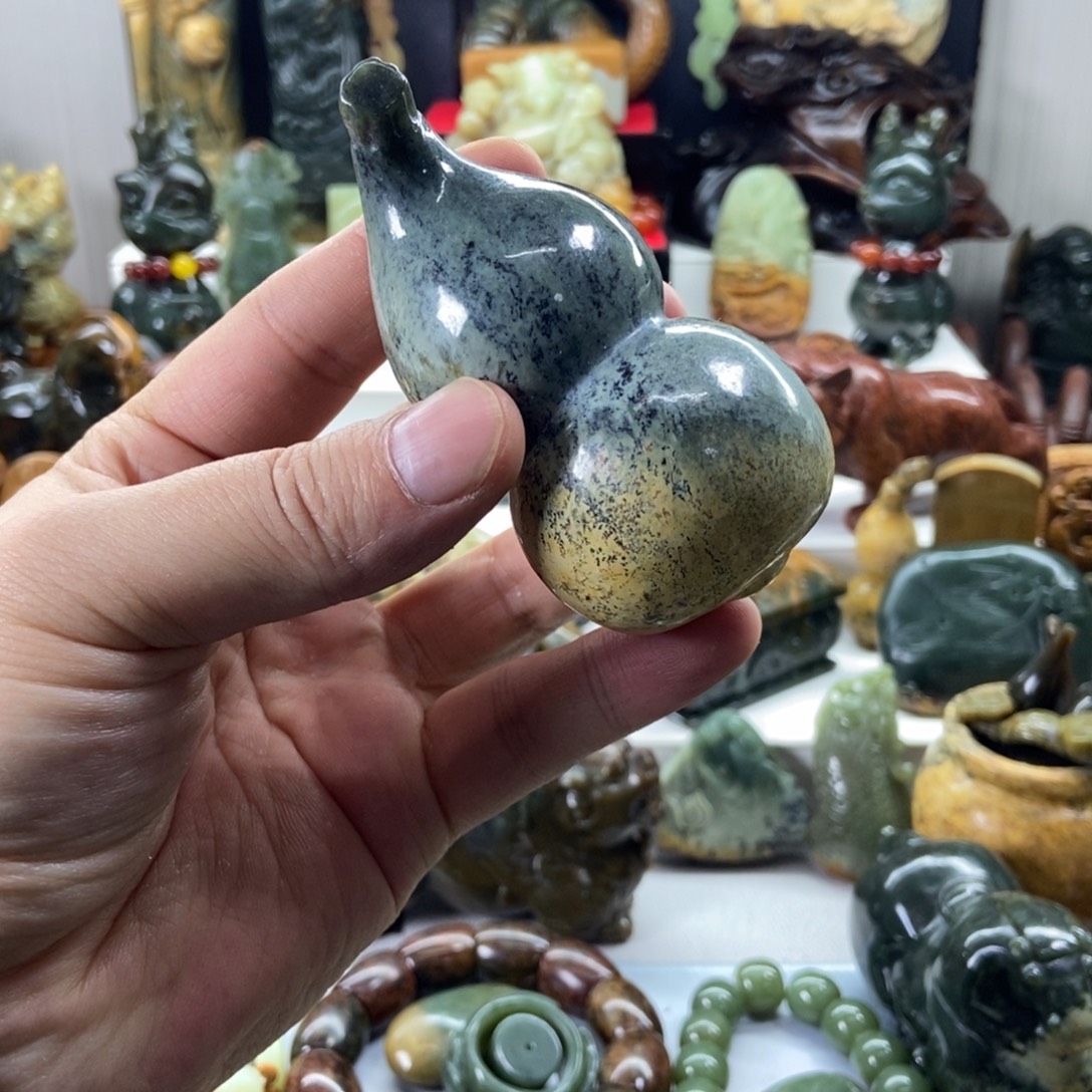 岫岩河磨玉（透闪石质玉）未镶嵌把件