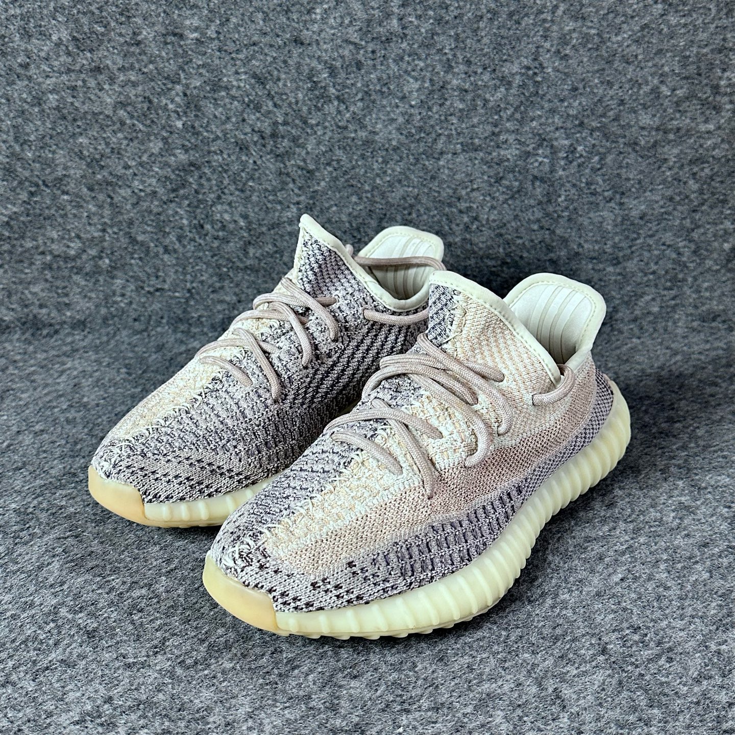95新 MM6 Yeezy350灰珍珠 38.5码 B1012
