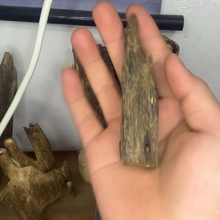 沉香手串天然虫小摆件