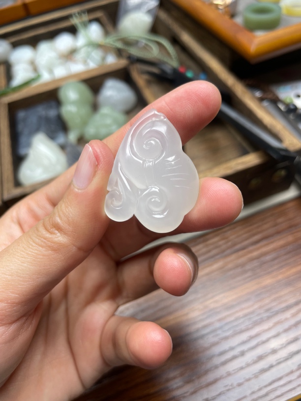 天然和田玉冰白吊坠