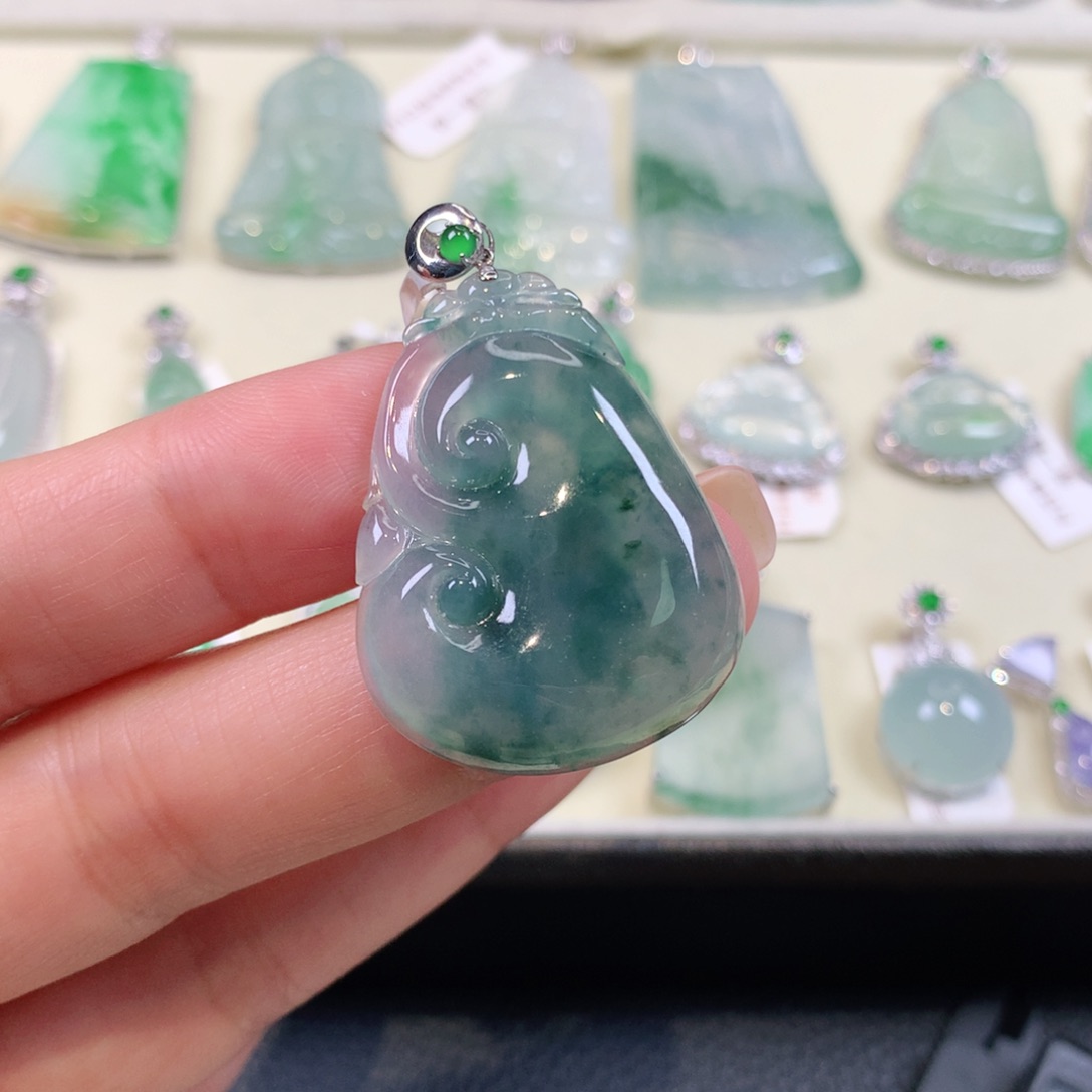 翡翠18K金镶嵌颈饰缅甸天然a货翡翠