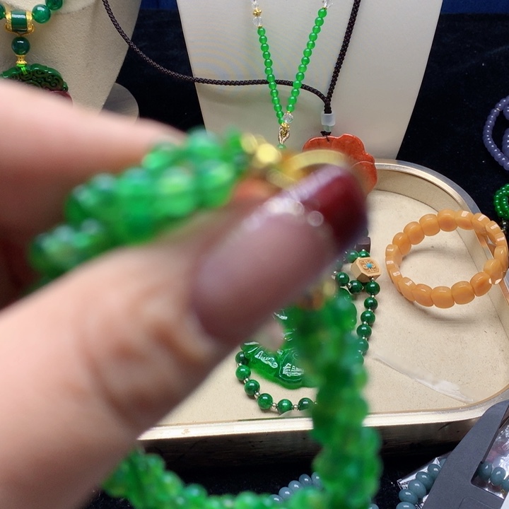 翡翠颈饰未镶嵌吊坠