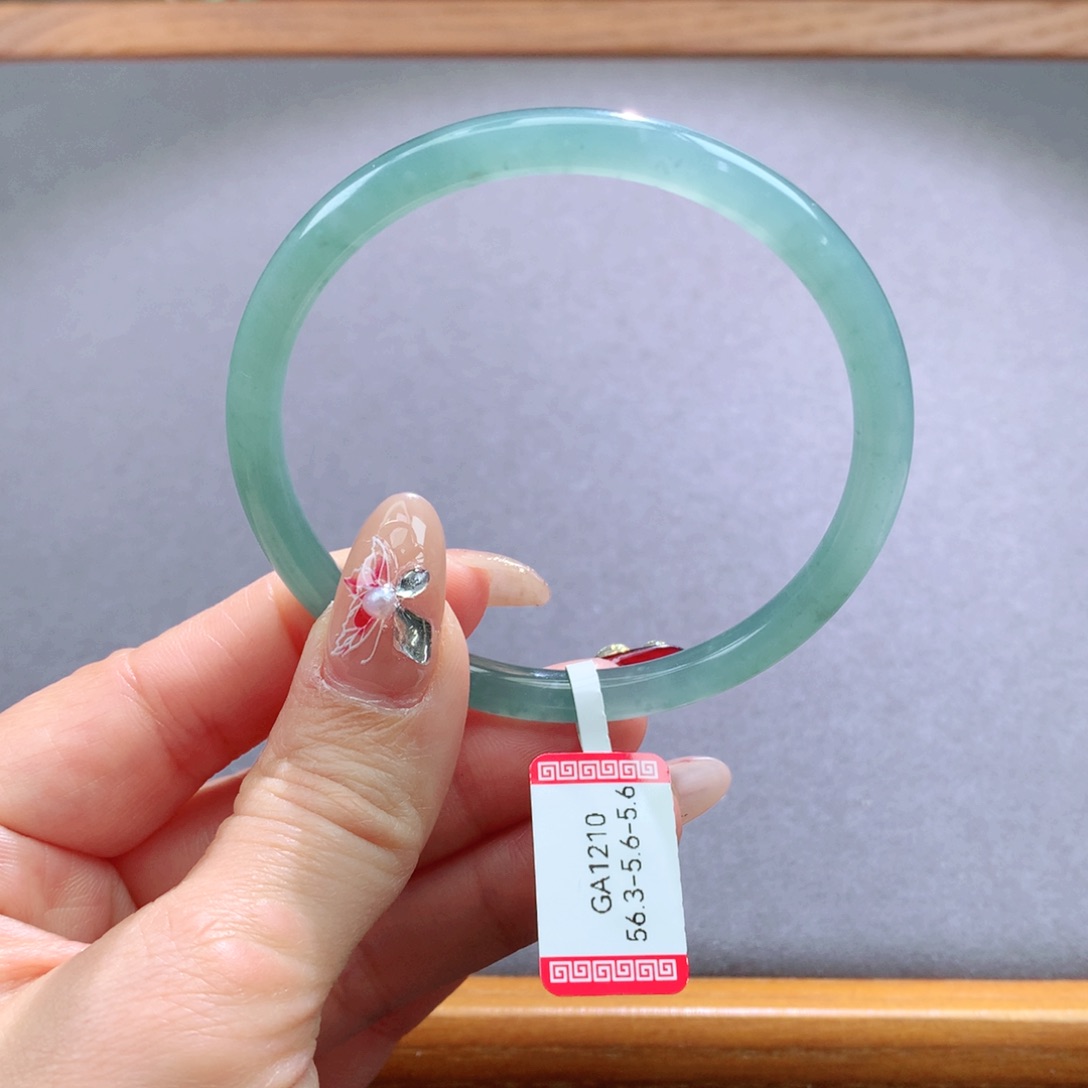 翡翠手镯未镶嵌天然翡翠手镯