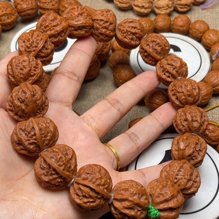 文玩核桃吊坠龙脊八棱