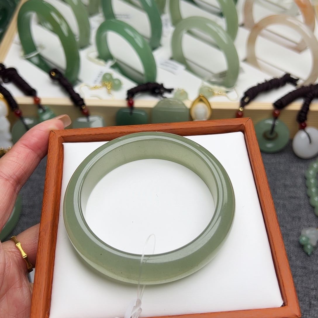 陈***林东陵石未镶嵌东陵玉手镯