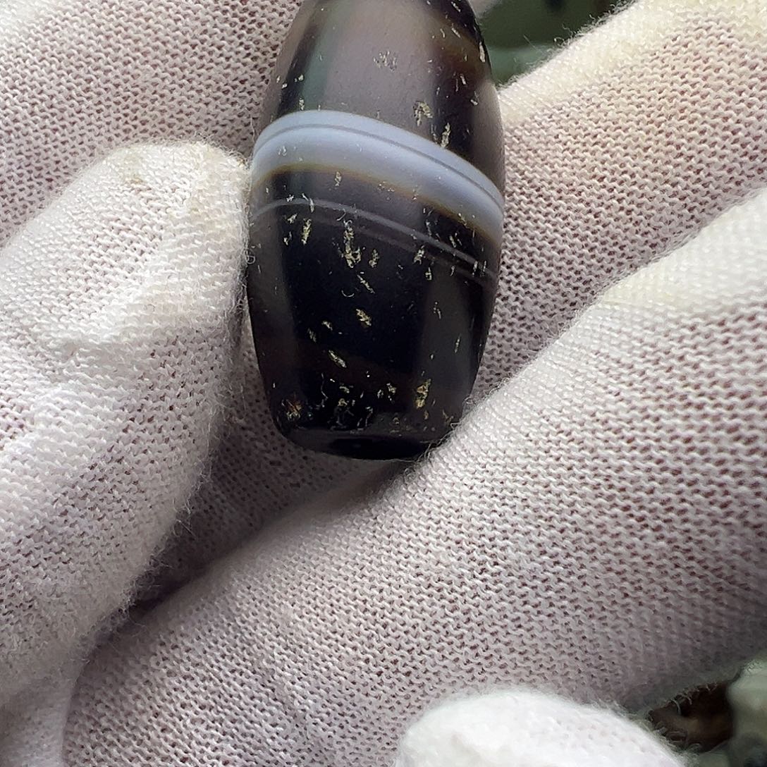 兵***仔和田玉未镶嵌颈饰