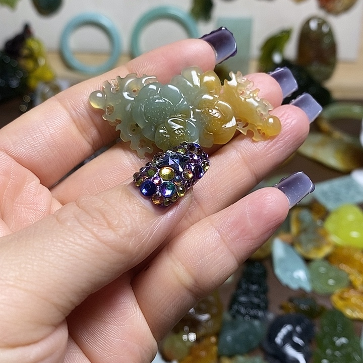 蛇纹石玉吊坠未镶嵌