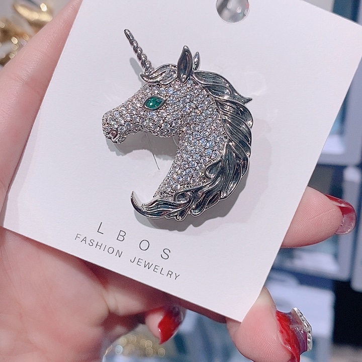 锆石铜合金马头胸针