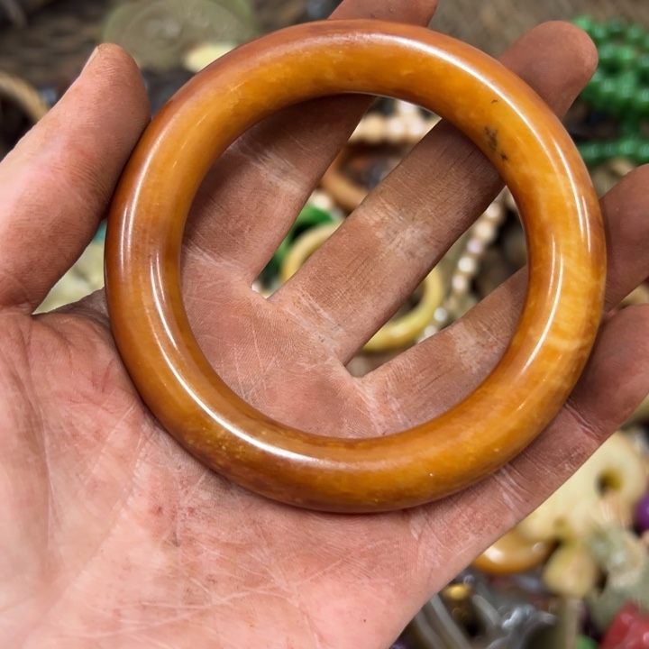 和田玉（糖玉）未镶嵌手镯