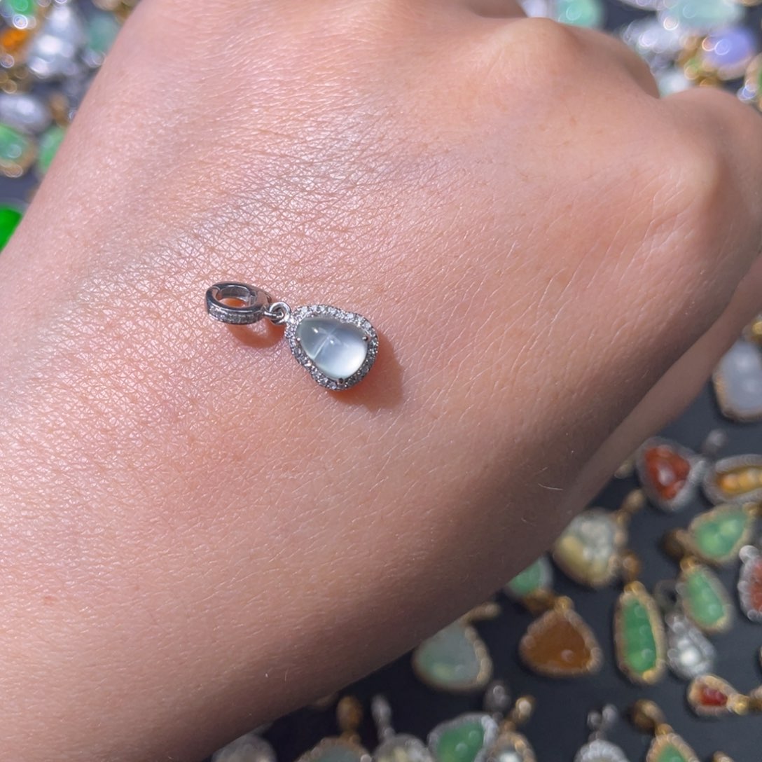 翡翠颈饰18K金镶嵌天然