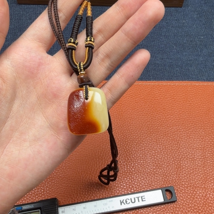 蜜蜡未镶嵌吊坠(赠链)