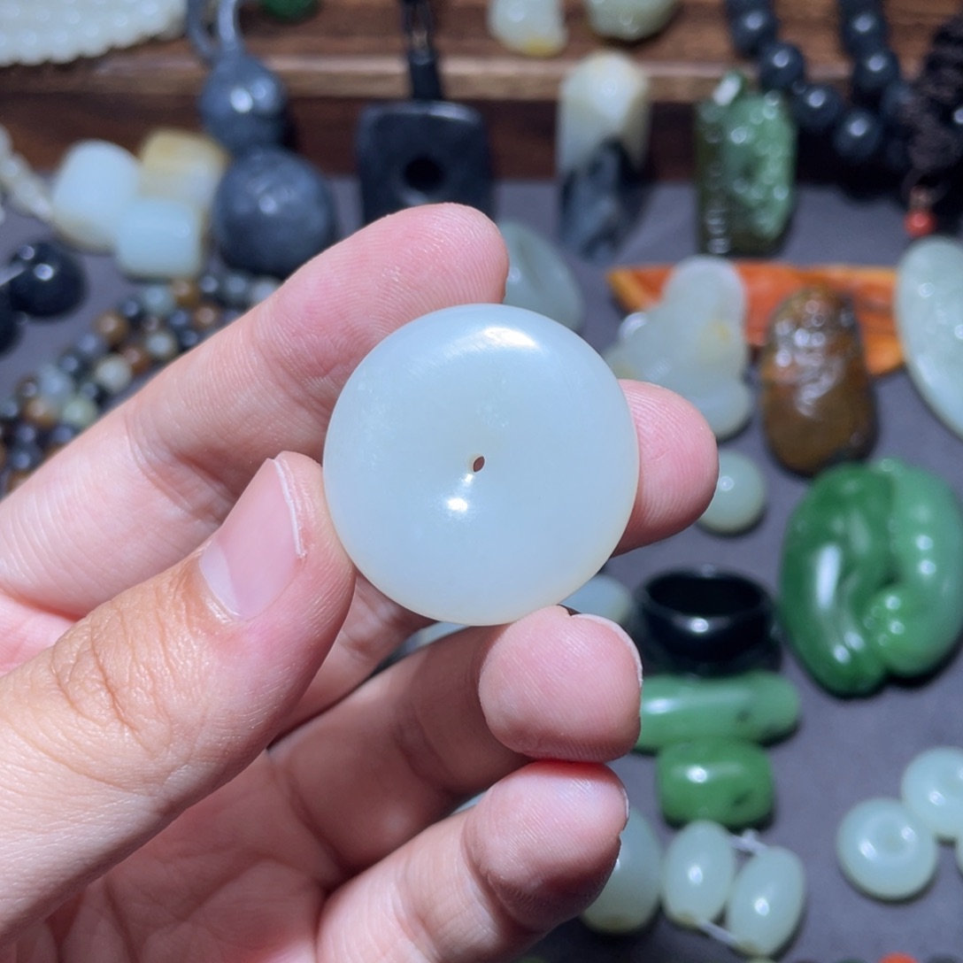 和田玉颈饰未镶嵌晴****?