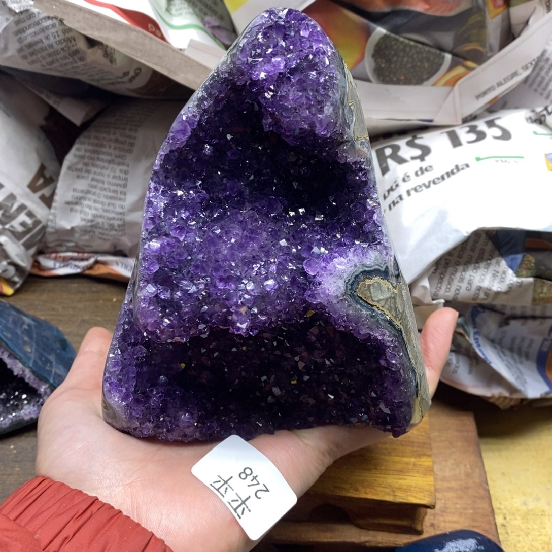 紫晶乌拉圭未镶嵌