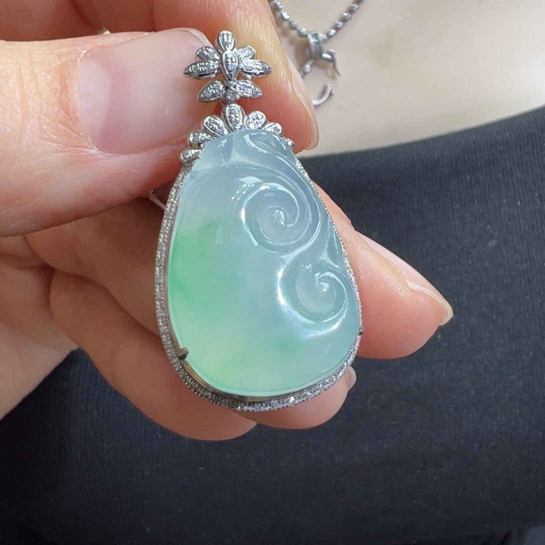 翡翠吊坠(不含链)18K金镶嵌