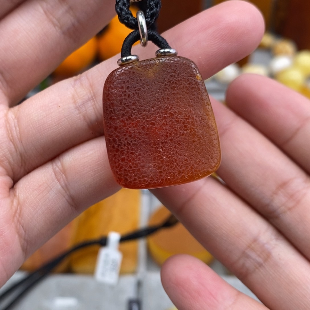 琥珀吊坠(赠链)未镶嵌