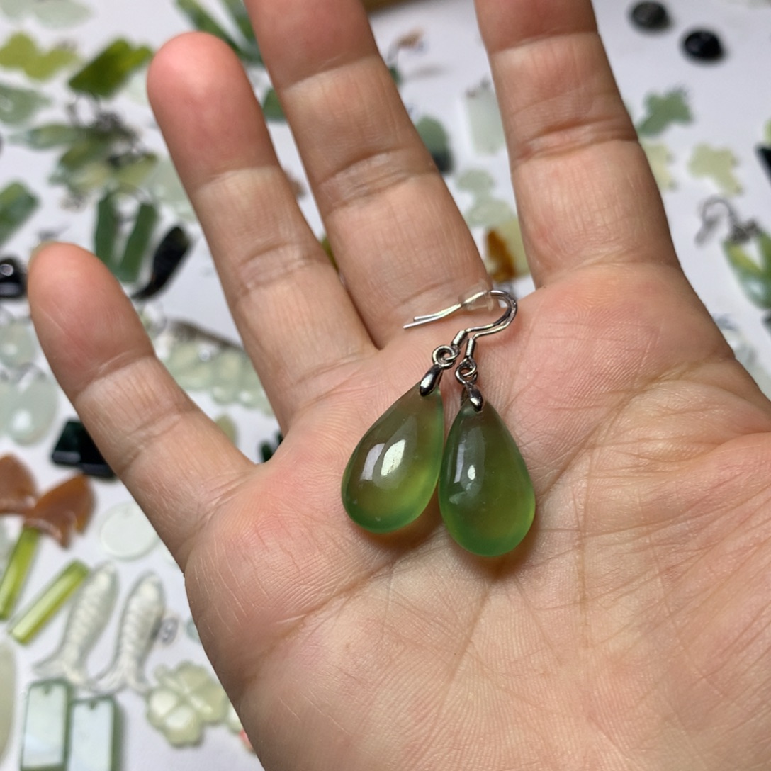 蛇纹石玉未镶嵌耳坠