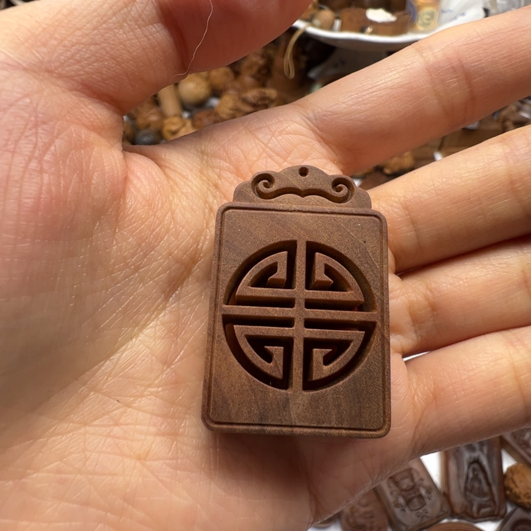 檀香木镂空无事牌老山檀