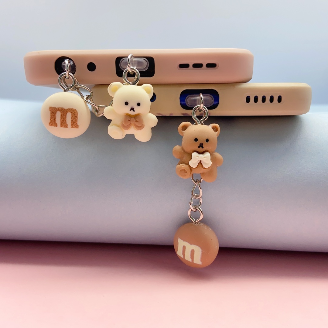 抬头咖色与米色草莓熊与M豆手机充电口耳机孔饰品挂件堵头情侣