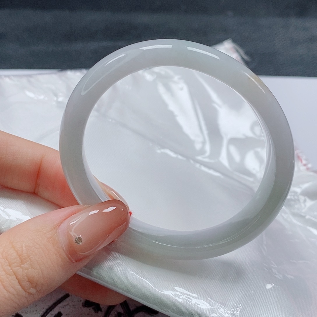 【闪购商品】未镶嵌手镯（贵妃镯）翡翠507号
