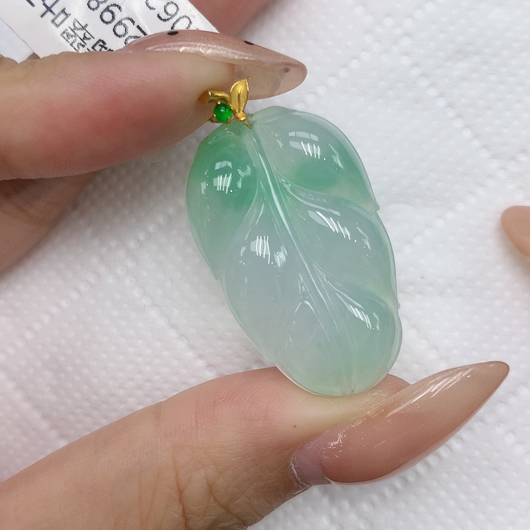 颈饰18K金镶嵌翡翠