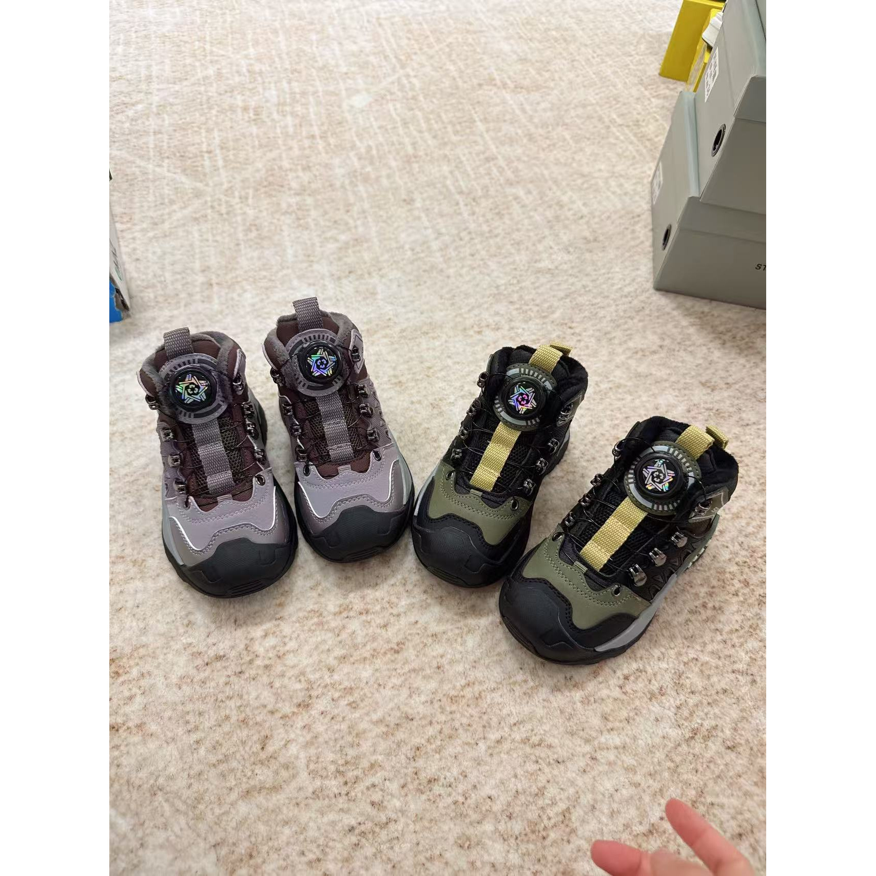 6905儿童时尚百搭双色加绒户外鞋