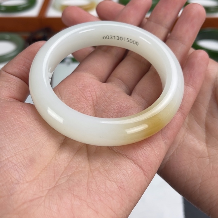 和田玉未镶嵌手镯辛*考