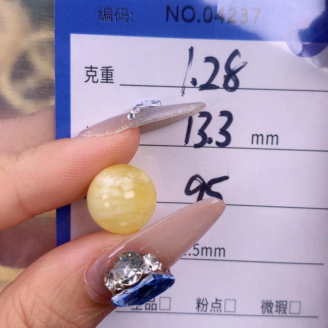 蜜蜡未镶嵌珠宝奇石