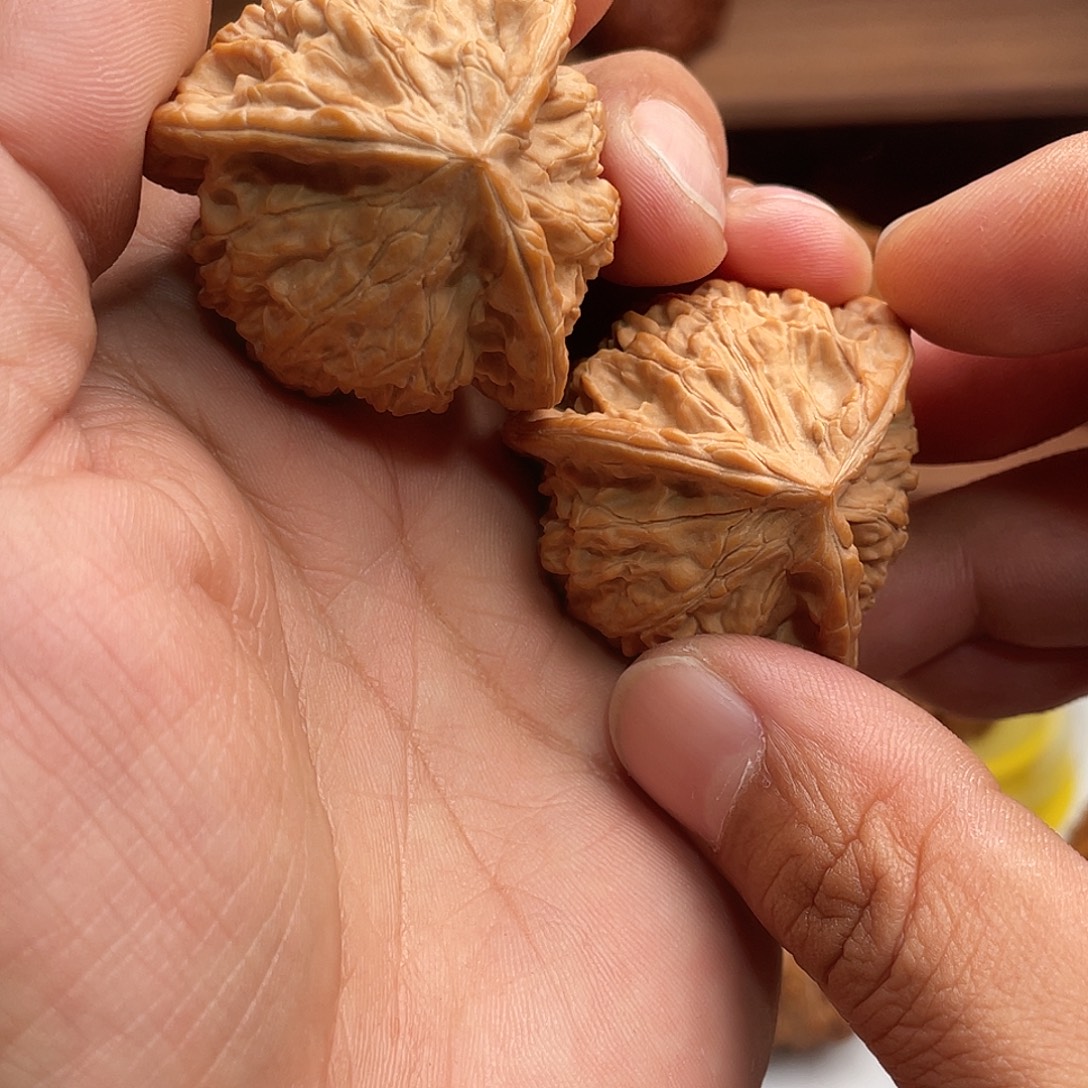 1***号文玩核桃吊坠糖三脚
