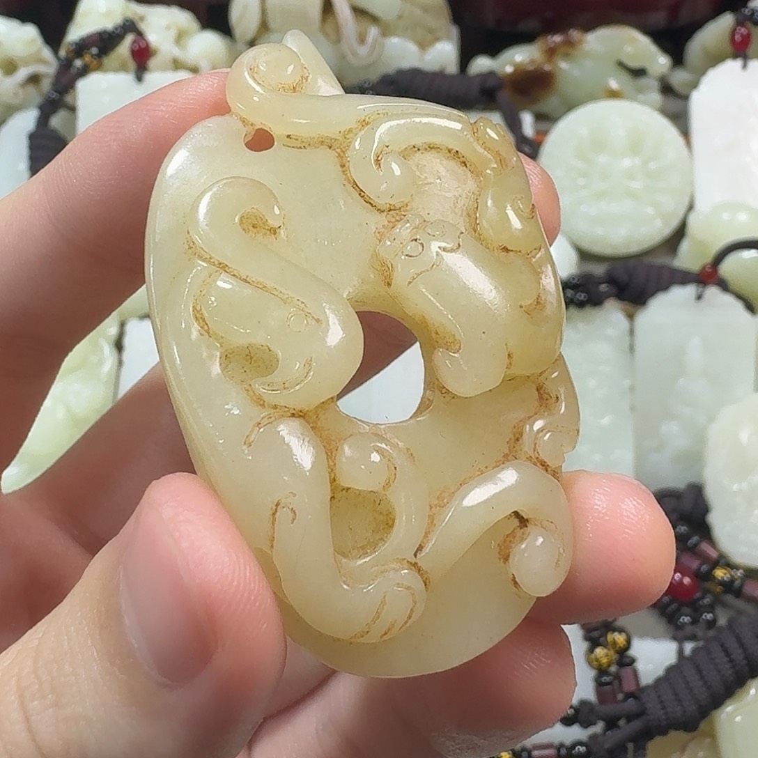 用***8和田玉未镶嵌挂件