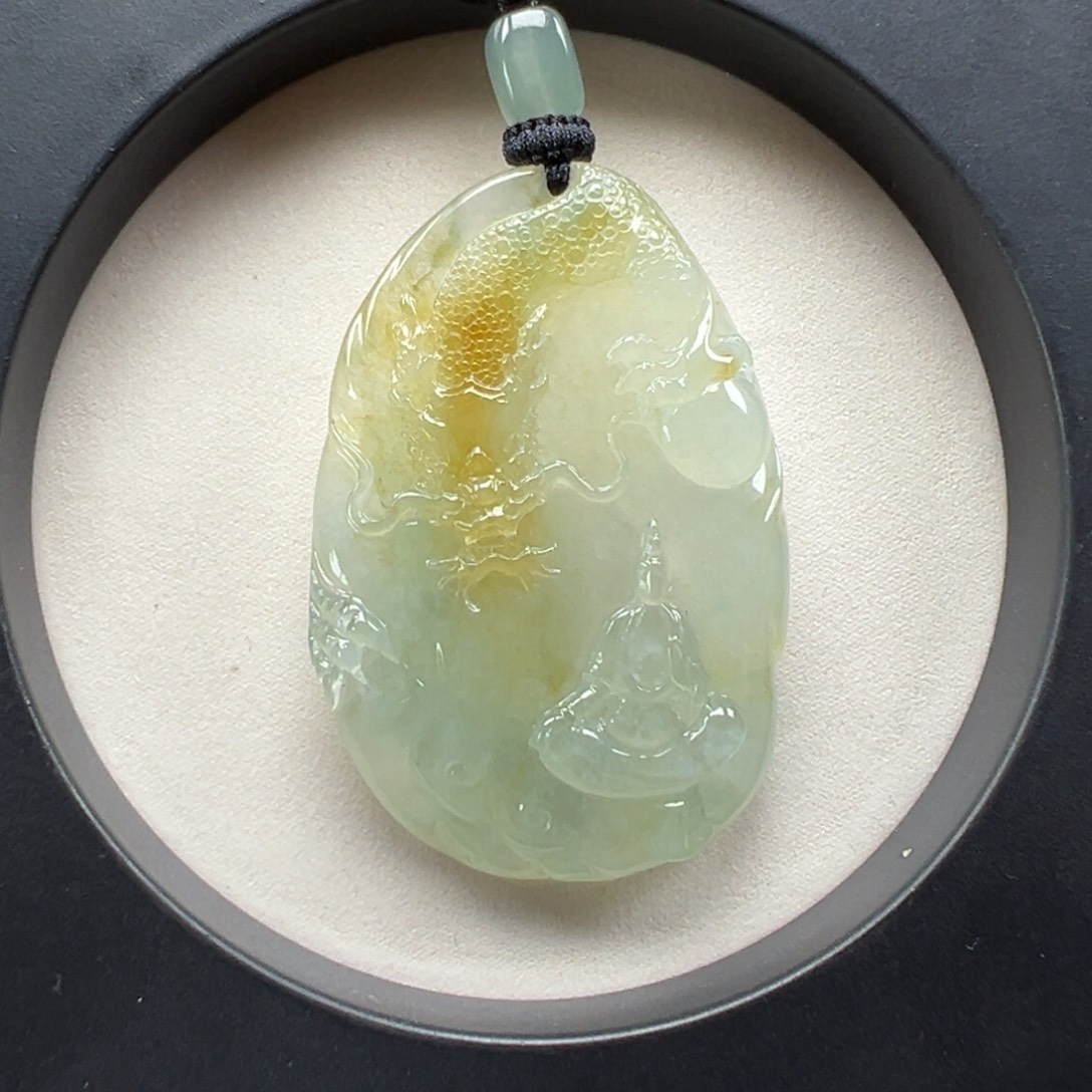 翡翠未镶嵌颈饰龙