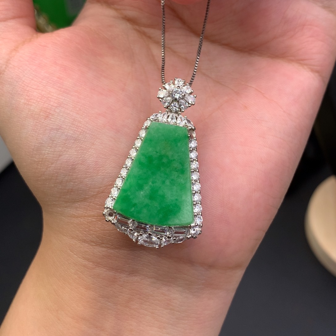 吊坠(赠链)银S925镶嵌翡翠