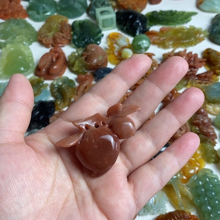 蛇纹石玉颈饰未镶嵌