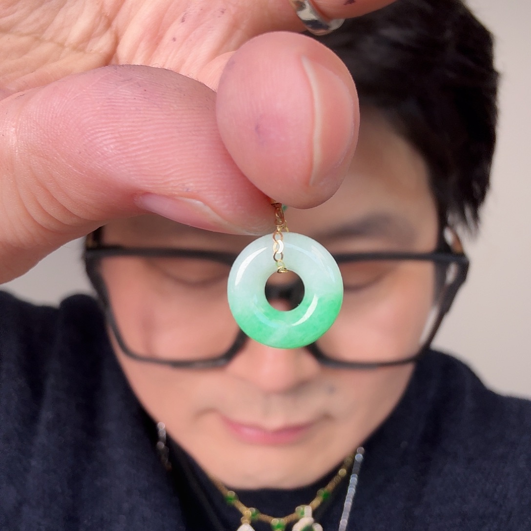 翡翠18K金镶嵌颈饰一件