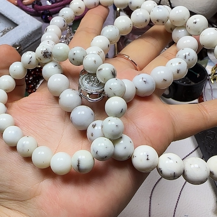 用***0和田玉未镶嵌颈饰