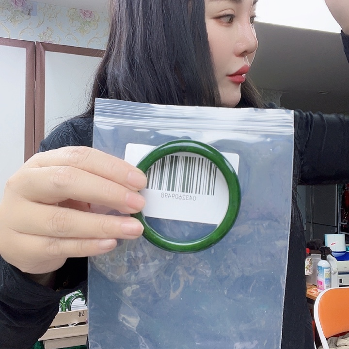 和田玉未镶嵌手镯微瑕