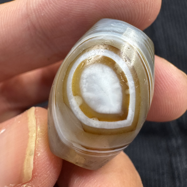 藏系到代缠丝玛瑙珠